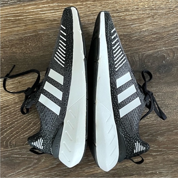 Adidas Women’s Swift Run 22 Shoes GV7971 Size 6 - Picture 9 of 12
